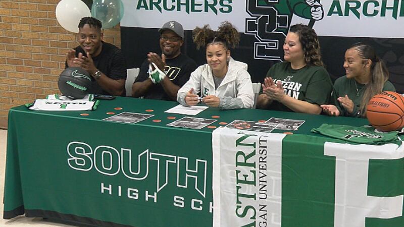 South Side Archers guard Olivia Smith signs with Eastern Michigan basketball.