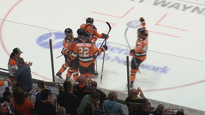 The red-hot Komets continue to roll, hanging up 7 goals, blowing by the Nailers Sunday.