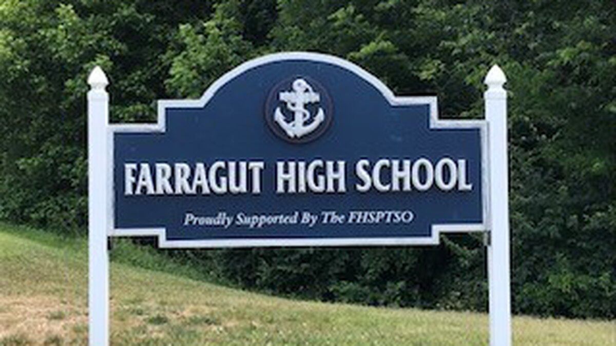 A sign showing Farragut High School.