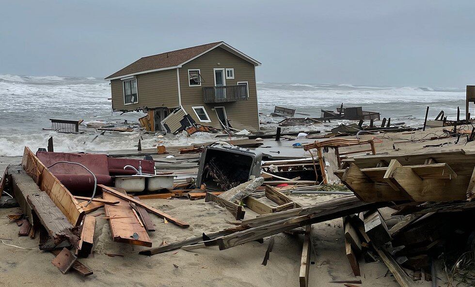 This is the second house to collapse on Tuesday in Rodanthe.