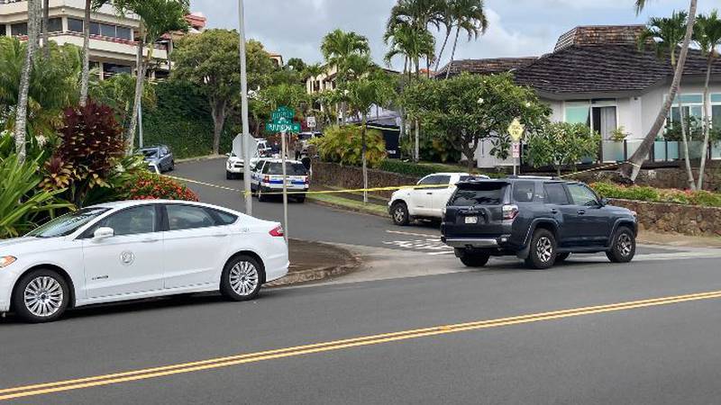 Honolulu police officers are at the scene of a suspected murder at a Hawaii Loa Ridge home.