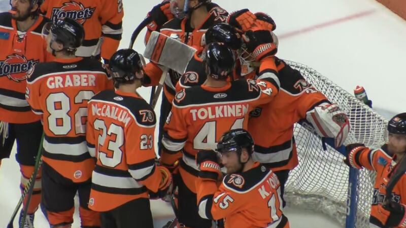 The defending Kelly Cup champion Fort Wayne Komets fall, 3-2, in overtime on Tuesday night.