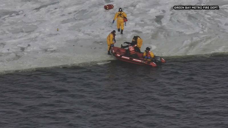 40 people rescued from the ice along the shoreline in Green Bay